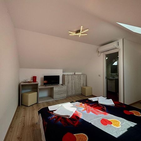 Calypso Rooms Făgăraş Екстериор снимка