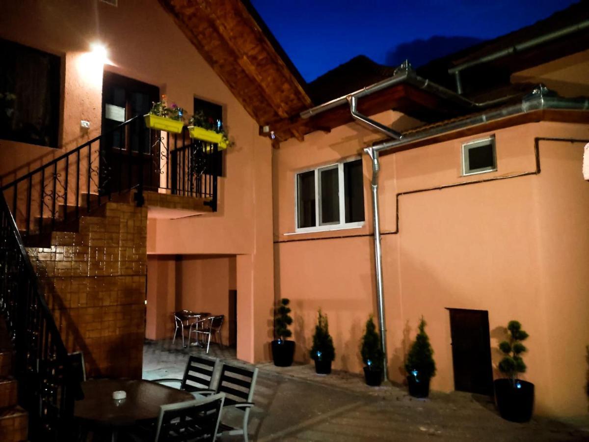Calypso Rooms Făgăraş Екстериор снимка