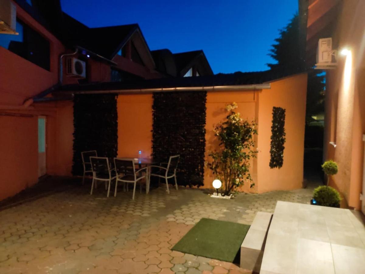 Calypso Rooms Făgăraş Екстериор снимка