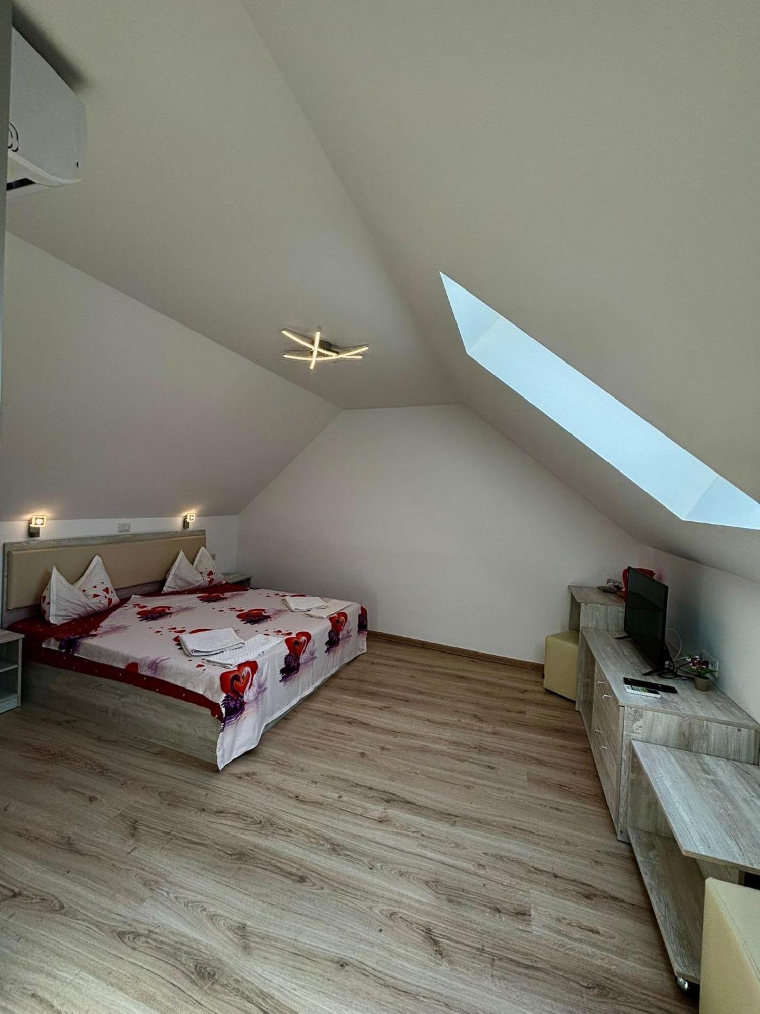 Calypso Rooms Făgăraş Екстериор снимка