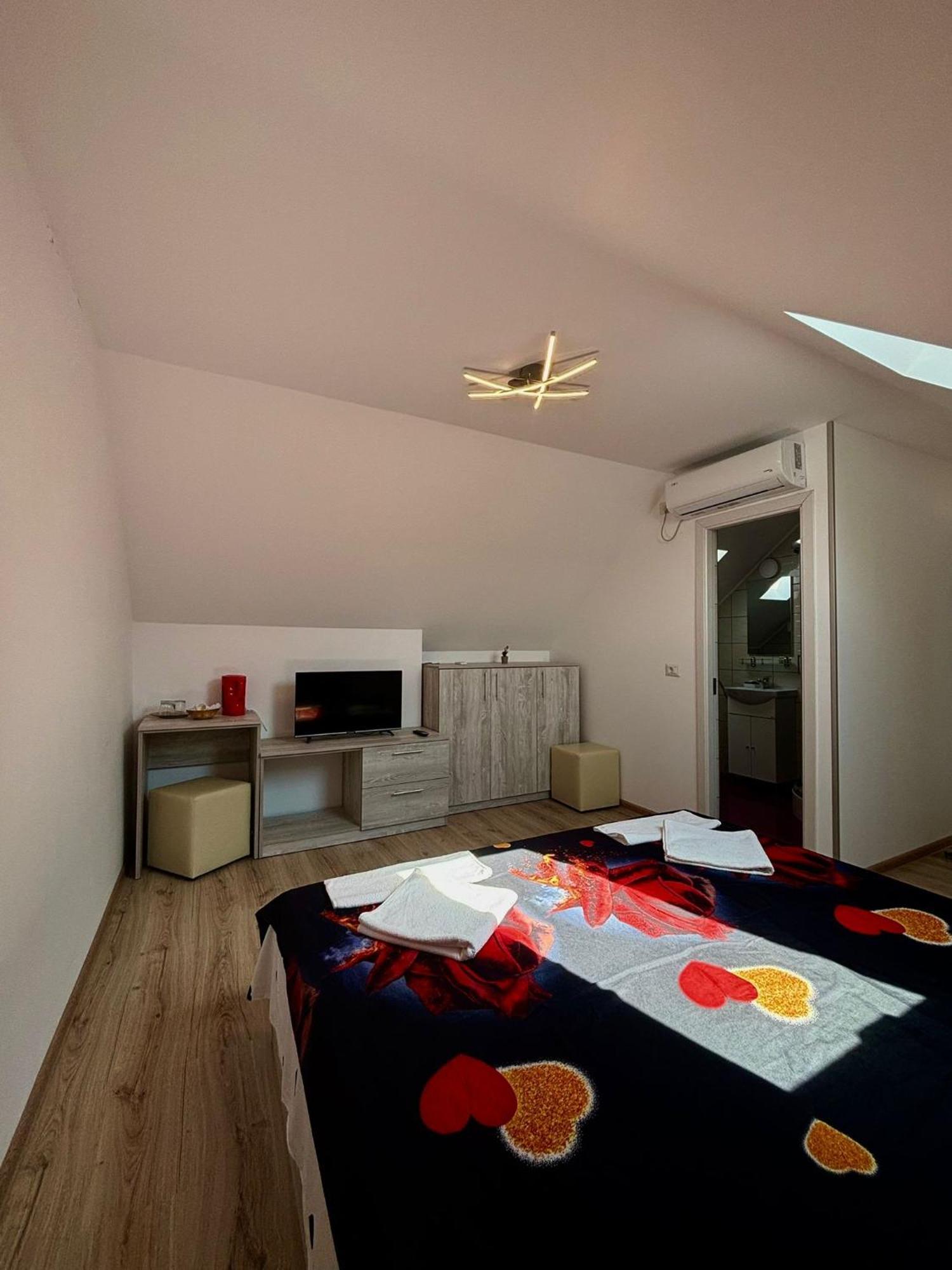 Calypso Rooms Făgăraş Екстериор снимка